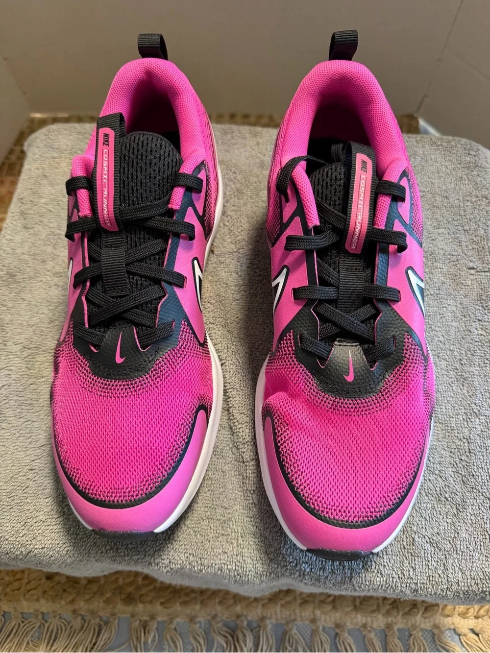 Nike Cosmic Runner Hot Pink/Black Sneakers Size 6.5Y NWOT-no box